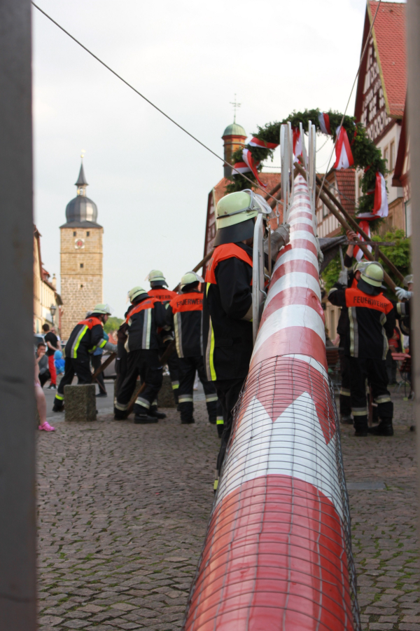 Maibaumaufstellen der FFW Ebern